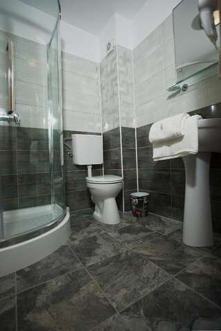 Отель Hotel Nova Residence Бухарест Двухместный номер с 2 отдельными кроватями-18